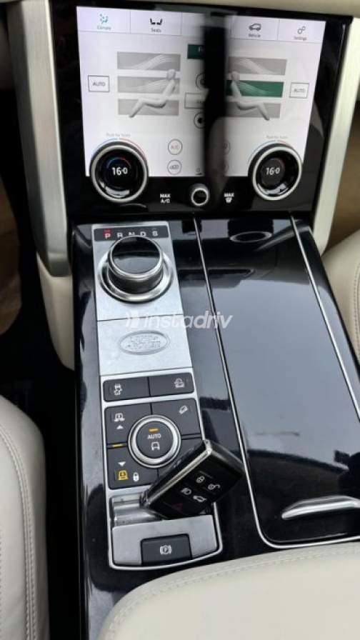 Land Rover Range Rover Vogue 2020 Black Automatic Used for Sale in Nasr city - 5