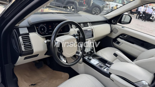 Land Rover Range Rover Vogue 2020 Black Automatic Used for Sale in Nasr city - 6