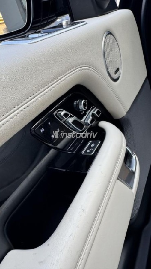 Land Rover Range Rover Vogue 2020 Black Automatic Used for Sale in Nasr city - 7
