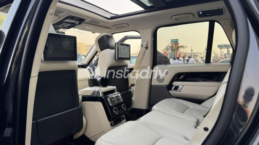 Land Rover Range Rover Vogue 2020 Black Automatic Used for Sale in Nasr city - 8