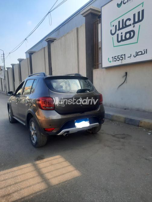 Renault Sandero Step Way 2018 Bronze Automatic Used for Sale in Greater Cairo ( Cairo + Giza) - 2