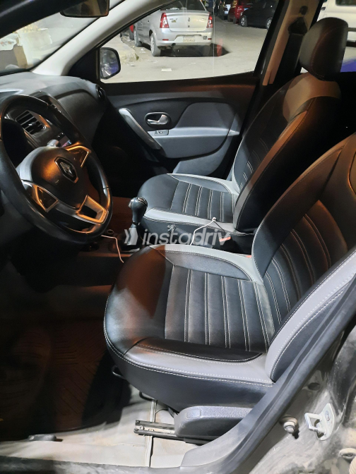 Renault Sandero Step Way 2018 Bronze Automatic Used for Sale in Greater Cairo ( Cairo + Giza) - 3