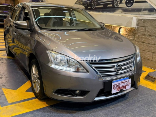 Nissan Sentra 2018 White Automatic Used for Sale in Heliopolis - 3