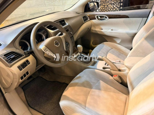 Nissan Sentra 2018 White Automatic Used for Sale in Heliopolis - 8