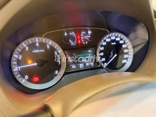 Nissan Sentra 2018 White Automatic Used for Sale in Heliopolis - 10