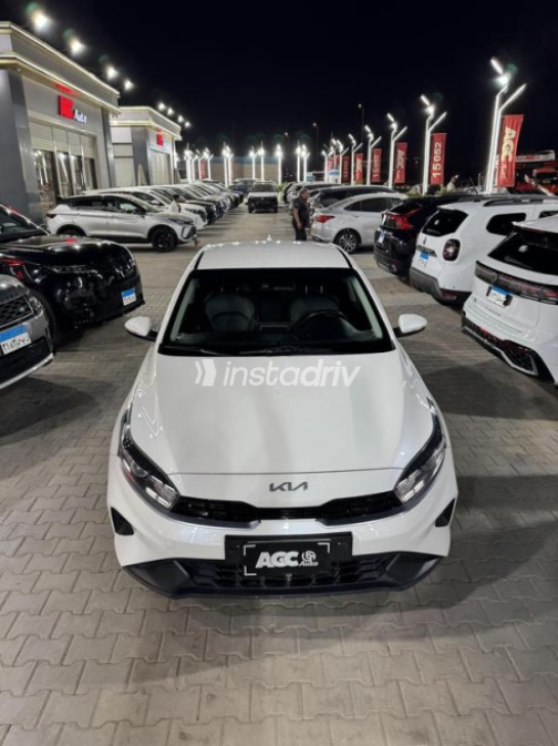 كيا K3 2022 أبيض أوتوماتيك مستعملة للبيع في مدينة نصر - 2