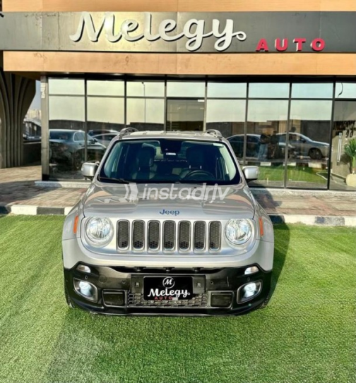 Jeep Renegade 2016 Silver Automatic Used for Sale in Cairo - 1