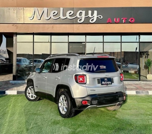 Jeep Renegade 2016 Silver Automatic Used for Sale in Cairo - 4