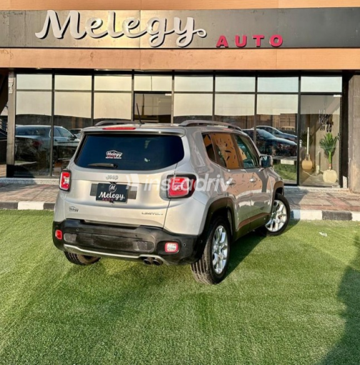 Jeep Renegade 2016 Silver Automatic Used for Sale in Cairo - 5