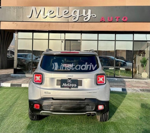 Jeep Renegade 2016 Silver Automatic Used for Sale in Cairo - 6