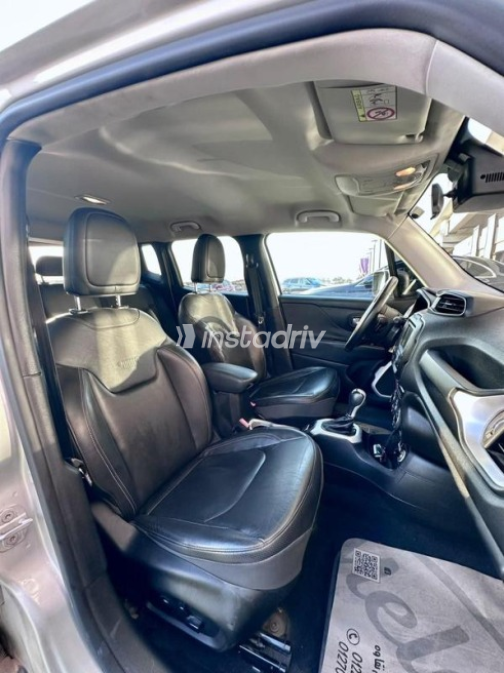 Jeep Renegade 2016 Silver Automatic Used for Sale in Cairo - 9