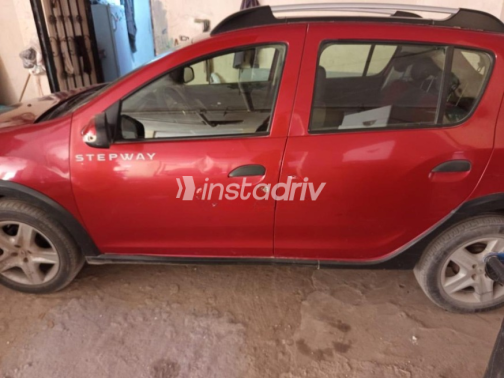 Renault Sandero Step Way 2015 Red Automatic Used for Sale in Pyramids Gardens - 2