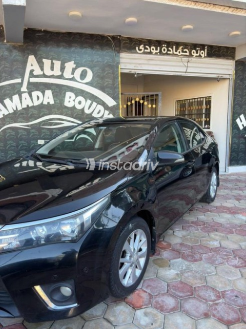 Toyota Corolla 2015 Black Automatic Used for Sale in Asyut - 3