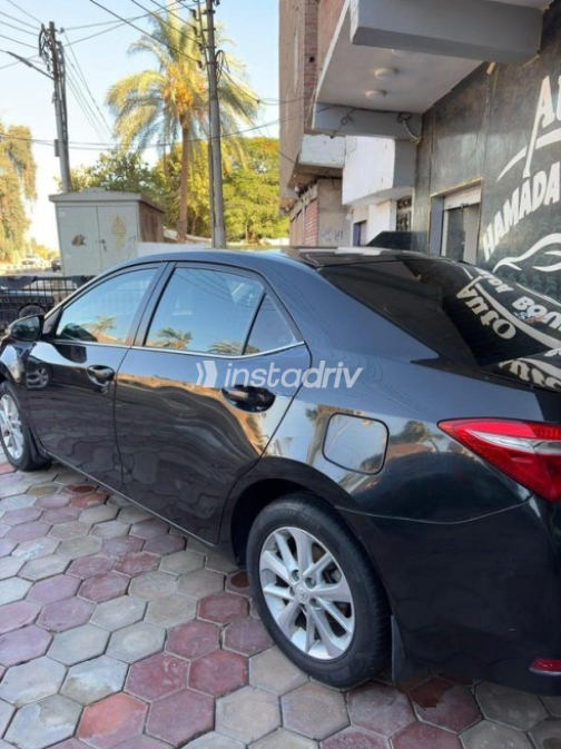 Toyota Corolla 2015 Black Automatic Used for Sale in Asyut - 5