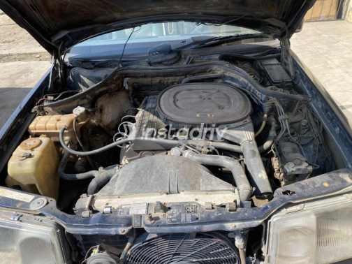 Mercedes 200 1988 Blue Automatic Used for Sale in Alexandria - 2