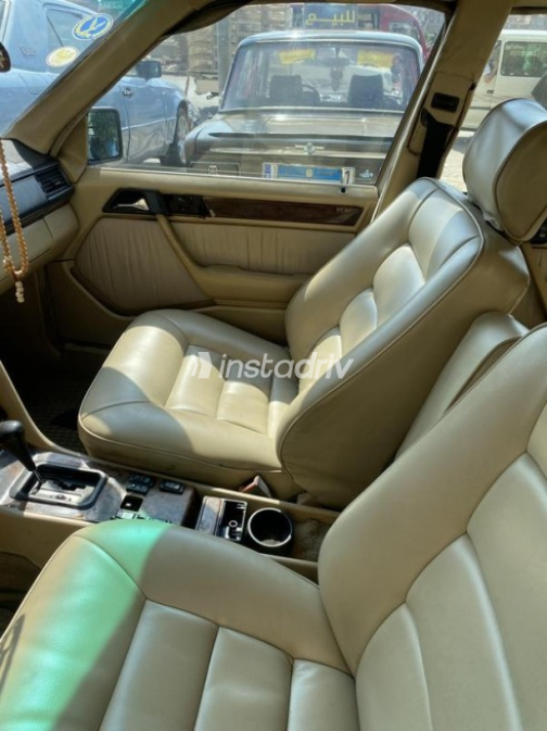 Mercedes 200 1988 Blue Automatic Used for Sale in Alexandria - 4
