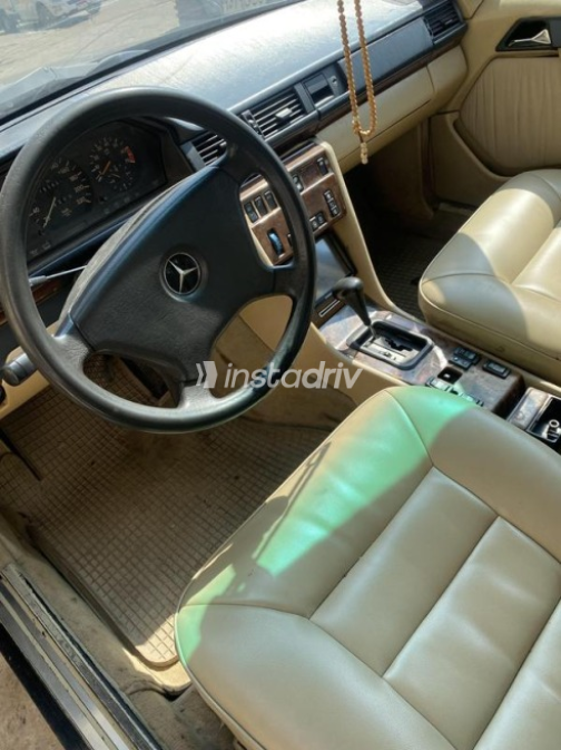 Mercedes 200 1988 Blue Automatic Used for Sale in Alexandria - 5