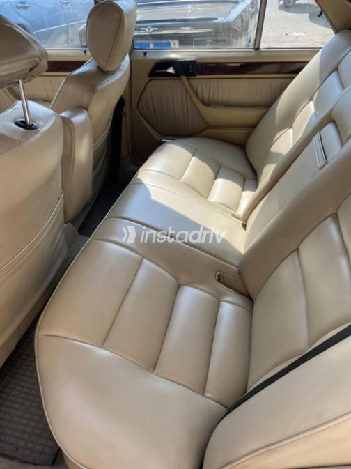 Mercedes 200 1988 Blue Automatic Used for Sale in Alexandria - 6