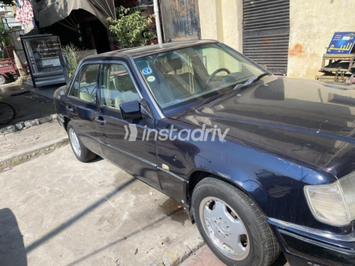 Mercedes 200 1988 Blue Automatic Used for Sale in Alexandria - 7