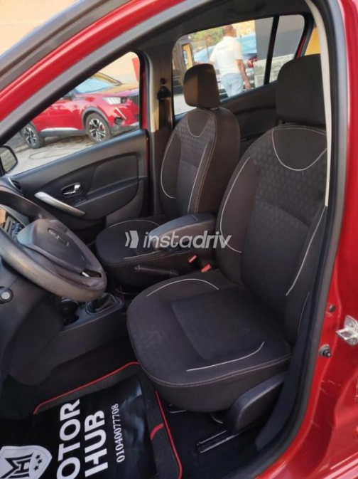 Renault Sandero 2017 Red Automatic Used for Sale in Nasr city - 4