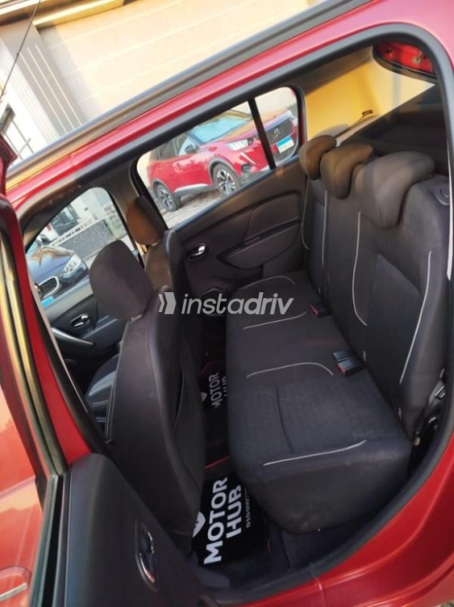 Renault Sandero 2017 Red Automatic Used for Sale in Nasr city - 6