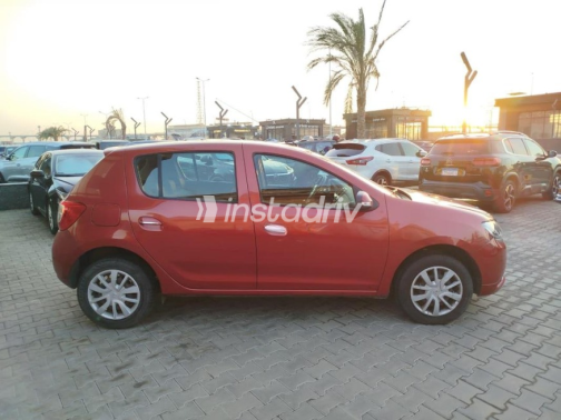 Renault Sandero 2017 Red Automatic Used for Sale in Nasr city - 7