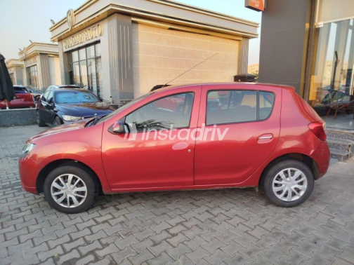 Renault Sandero 2017 Red Automatic Used for Sale in Nasr city - 9