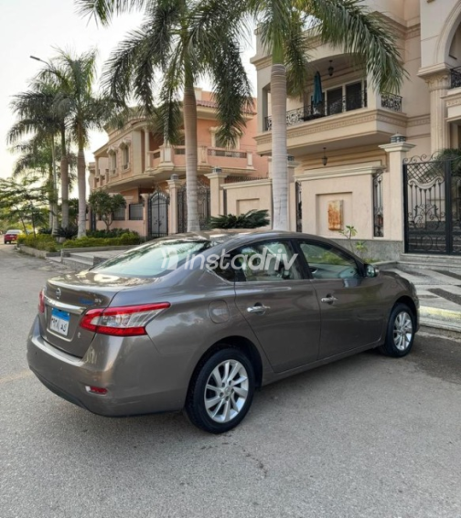 Nissan Sentra 2019 Brown Automatic Used for Sale in Nasr city - 3