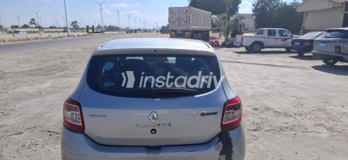 Renault Sandero 2017 Silver Automatic Used for Sale in Greater Cairo ( Cairo + Giza) - 2