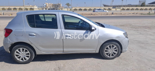 Renault Sandero 2017 Silver Automatic Used for Sale in Greater Cairo ( Cairo + Giza) - 3
