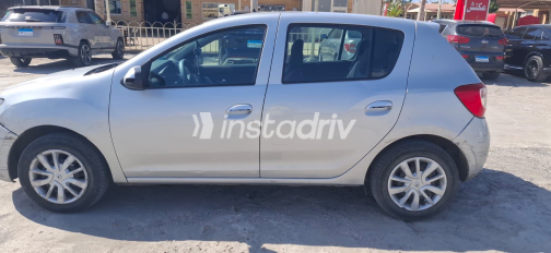 Renault Sandero 2017 Silver Automatic Used for Sale in Greater Cairo ( Cairo + Giza) - 4