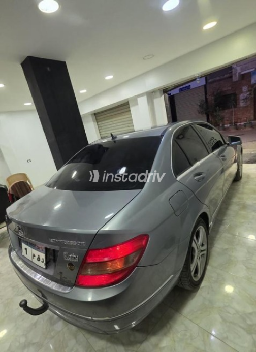 Mercedes C 180 2009 Silver Automatic Used for Sale in Zagazig - 8