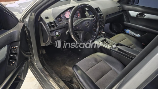 Mercedes C 180 2009 Silver Automatic Used for Sale in Zagazig - 10