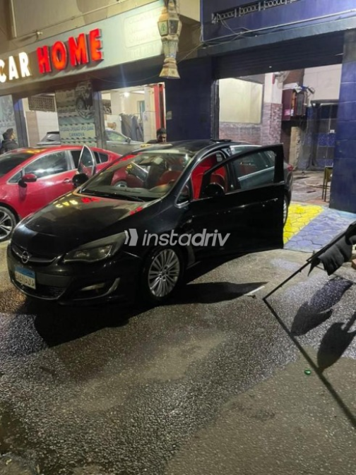 Opel Astra 2015 Black Automatic Used for Sale in Ismailia - 1