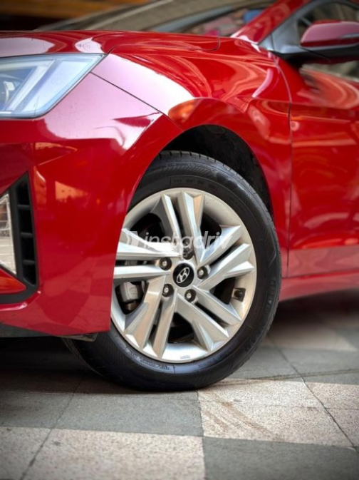 Hyundai Elantra 2025 Red Automatic Used for Sale in Cairo - 2