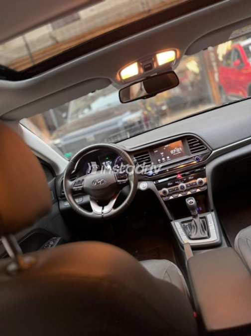 Hyundai Elantra 2025 Red Automatic Used for Sale in Cairo - 8