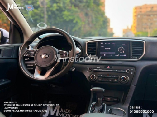 Kia Sportage 2021 Silver Automatic Used for Sale in Nasr city - 3