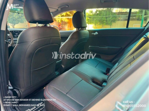 Kia Sportage 2021 Silver Automatic Used for Sale in Nasr city - 4