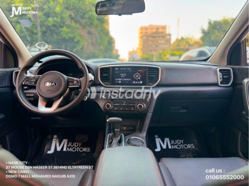Kia Sportage 2021 Silver Automatic Used for Sale in Nasr city - 8