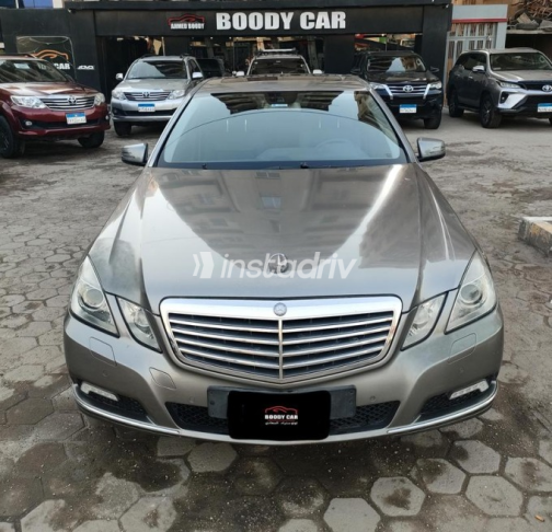 Mercedes E 300 2010 Gray Automatic Used for Sale in Maadi - 1