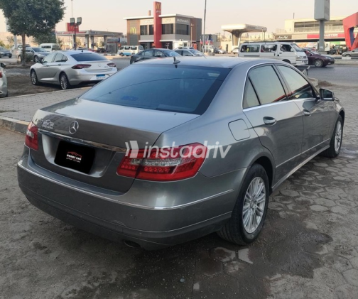 Mercedes E 300 2010 Gray Automatic Used for Sale in Maadi - 3