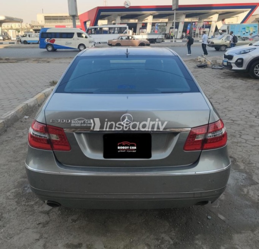 Mercedes E 300 2010 Gray Automatic Used for Sale in Maadi - 4