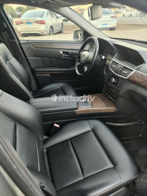 Mercedes E 300 2010 Gray Automatic Used for Sale in Maadi - 9
