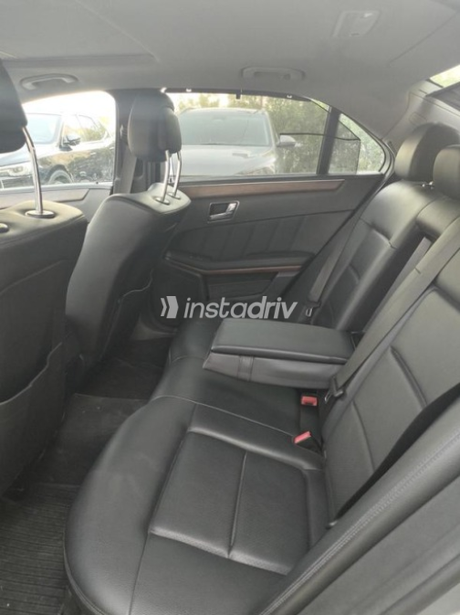 Mercedes E 300 2010 Gray Automatic Used for Sale in Maadi - 10