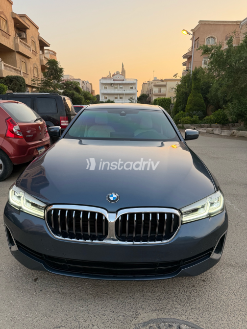 بي ام دبليو 520 2023 أبيض أوتوماتيك مستعملة للبيع في القاهرة الكبرى ( القاهرة - الجيزة) - 3
