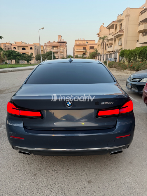 بي ام دبليو 520 2023 أبيض أوتوماتيك مستعملة للبيع في القاهرة الكبرى ( القاهرة - الجيزة) - 7