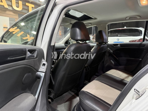 Volkswagen Golf 6 2012 White Automatic Used for Sale in Cairo - 8
