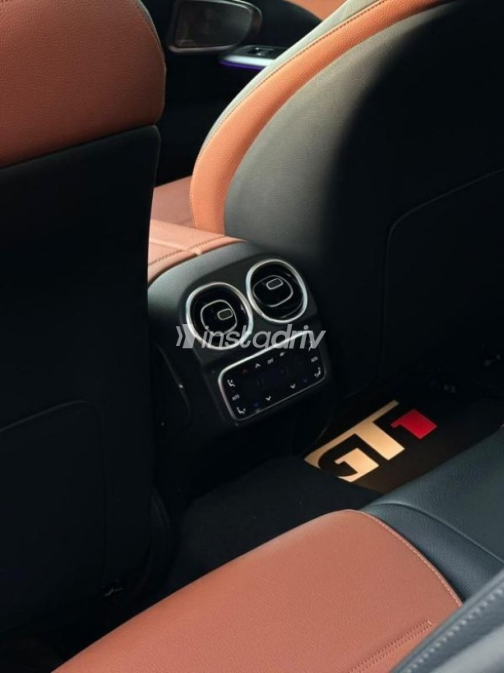Mercedes C 200 2023 Gray Automatic Used for Sale in Sheikh Zayed City - 7