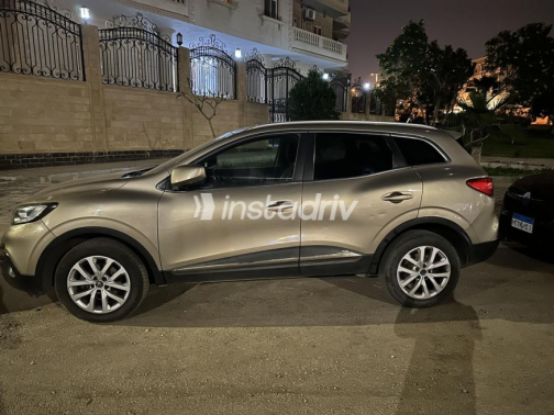 Renault Kadjar 2019 Gold Automatic Used for Sale in Nasr city - 3