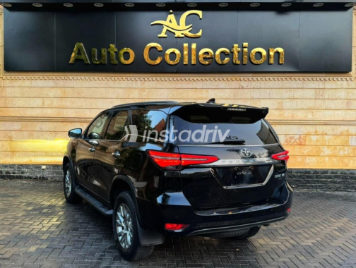 Toyota Fortuner 2023 Black Automatic Used for Sale in Nasr city - 7